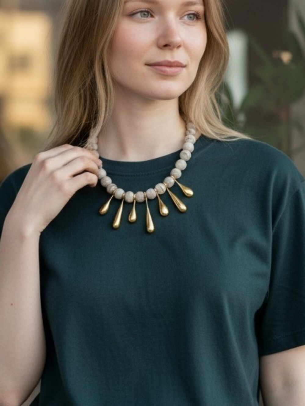 Elegant Gold Teardrop Beaded Necklace - Neutral Tones